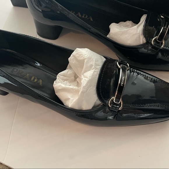 Authentic PRADA Navy Heels 38.5 - Picture 2 of 8
